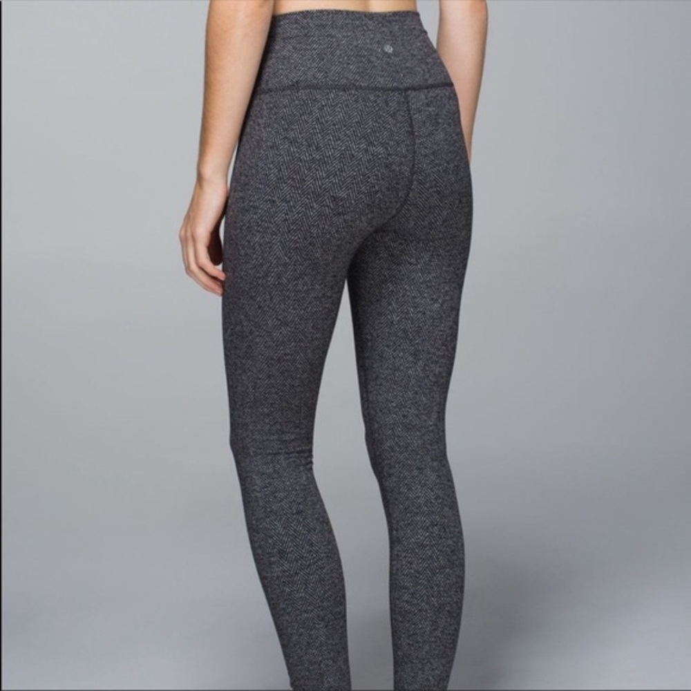 Lululemon Herringbone Wunder Under size 4 EUC!